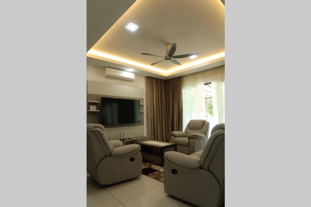 Promo Private Luxurious Nilai Vacation Home Luaran gambar