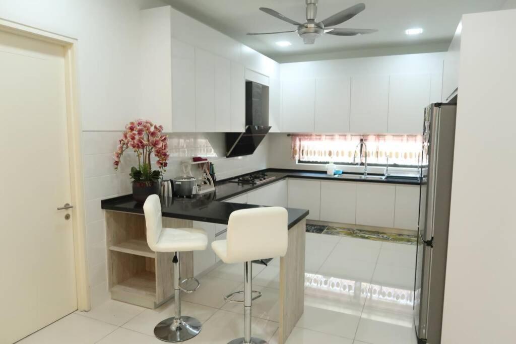 Promo Private Luxurious Nilai Vacation Home Luaran gambar