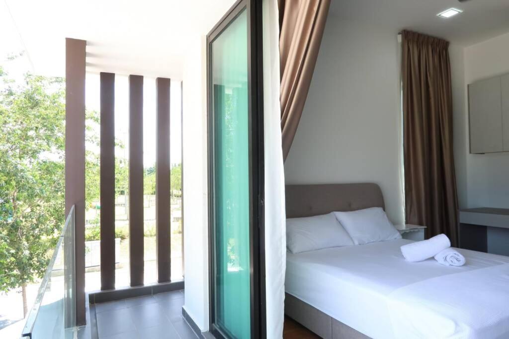 Promo Private Luxurious Nilai Vacation Home Luaran gambar