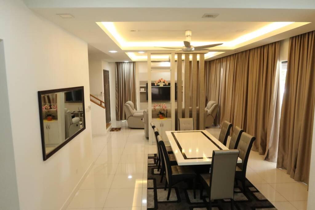 Promo Private Luxurious Nilai Vacation Home Luaran gambar