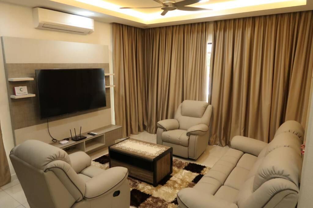 Promo Private Luxurious Nilai Vacation Home Luaran gambar