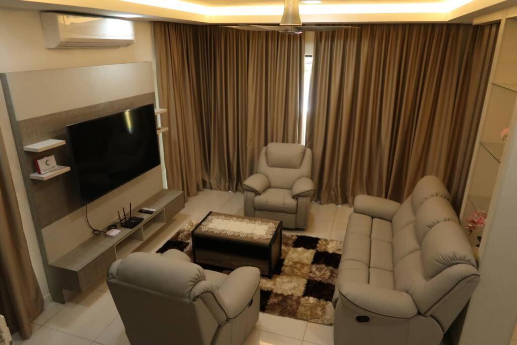 Promo Private Luxurious Nilai Vacation Home Luaran gambar